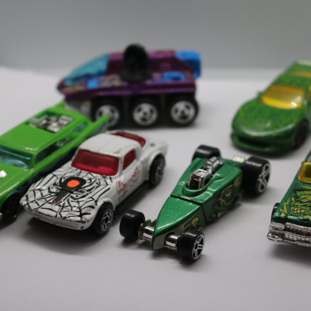 Hot Wheels and Matchbox Halloween theme lot of 6 all have playwear